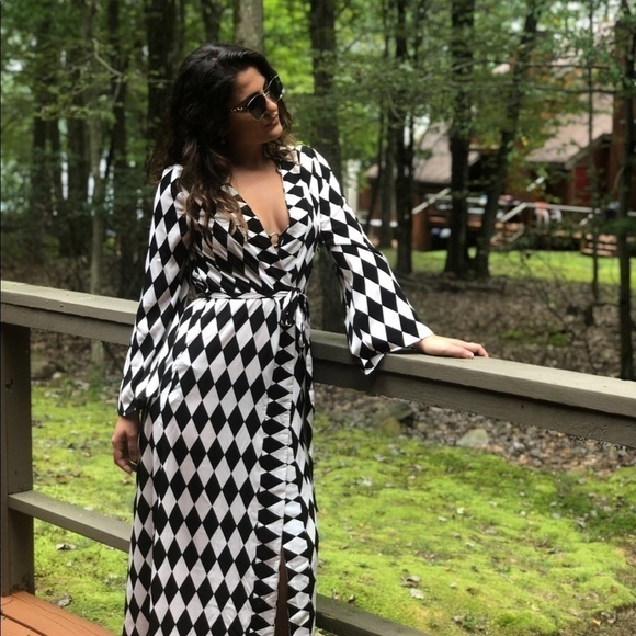 BLACK & White Cover Up - Picture 3 of 8